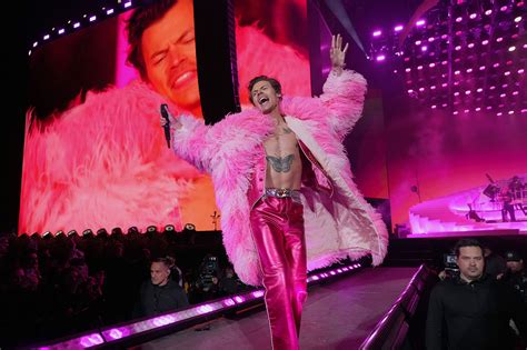 Harry Styles' Love On Tour at MSG sparks feather boa shortage.